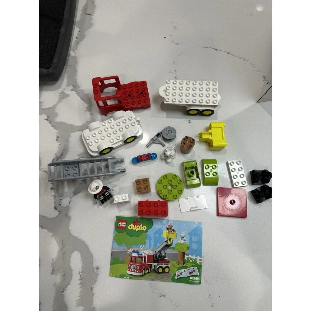 Lego Duplo 10969 Fire Truck Set Light And Sound Siren Fireman Cat Tree Complete